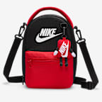 ナイキ パッチ ランチ トート (4L) NIKE公式】ナイキ パッチ ランチ トート (4L).オンラインストア
